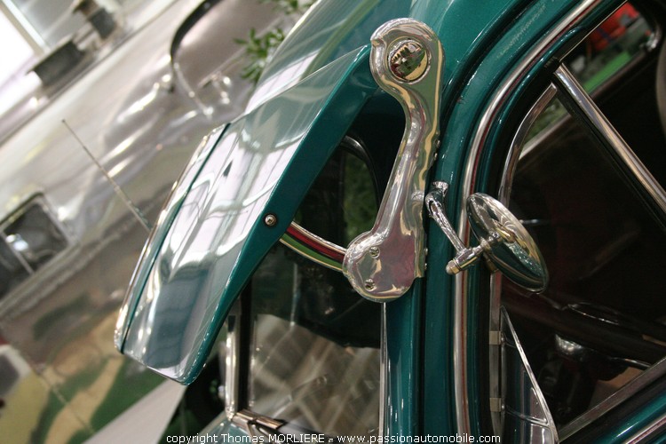 Chevrolet FleetMaster Sport Coup 1947 (Salon Geneva classics 2009)