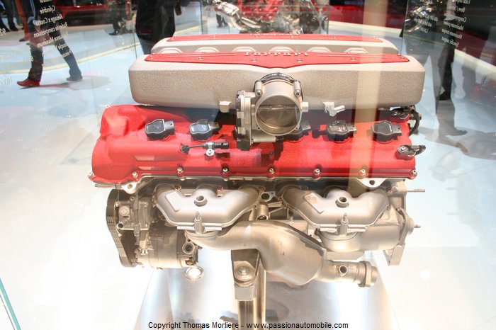 moteur v12 ferrari au SALON MONDIAL DE L ' AUTOMOBILE 2010
