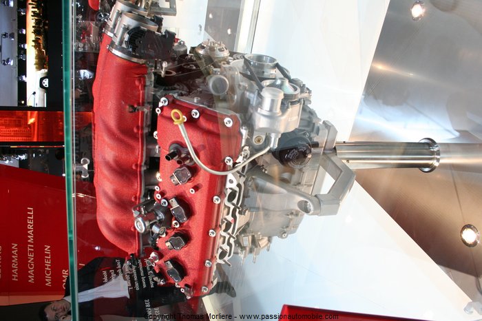 moteur v12 ferrari 2010 (Salon auto de Paris 2010)