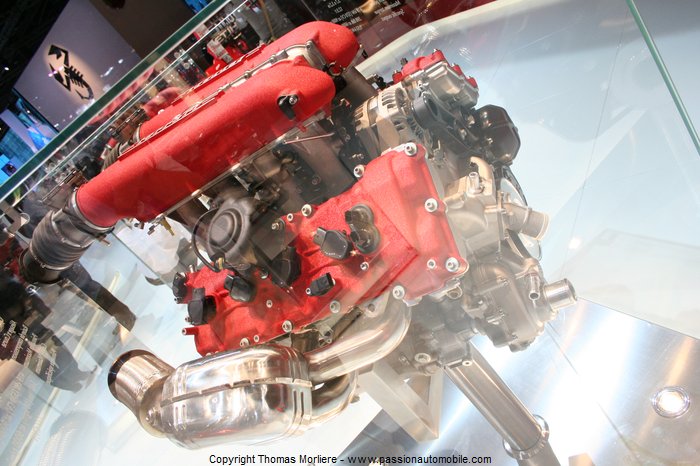 moteur v12 ferrari 2010 (Mondial de l'automobile 2010)