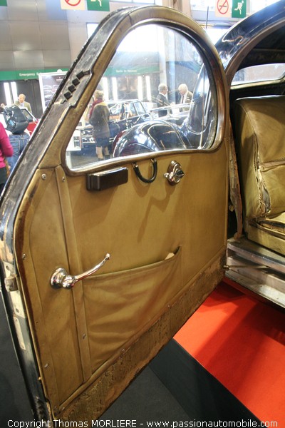 Bugatti 57 S Atalante 1937 (Salon Voiture de collection Retromobile 2009)