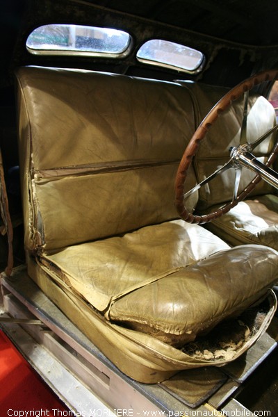 Bugatti 57 S Atalante 1937 (Salon Retromobile 2009)