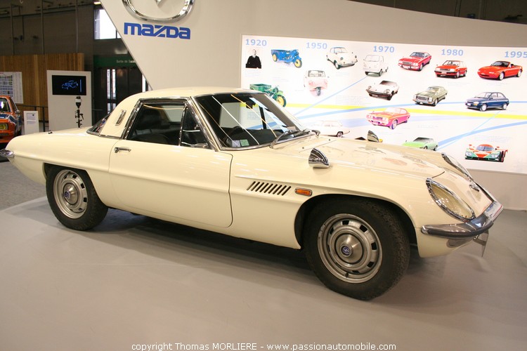 auto de collection Mazda Cosmo 110S 1970 (Retromobile 2010)