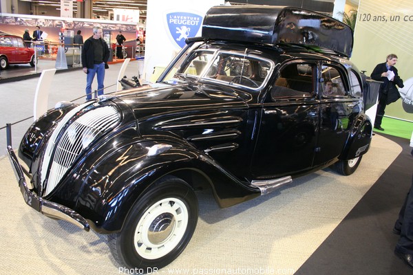 Peugeot 402 B Limousine Gazogne 1940 (Retromobile 2009)