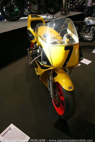 Moto Yamaha TZ 250 W 1989 (Salon Retromobile 2009)