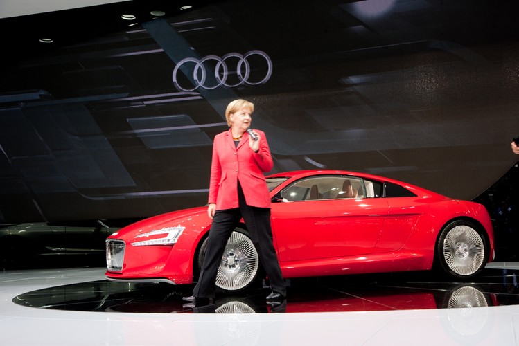Audi e-tron et Angela Merkel (Salon auto de Francfort 2009)