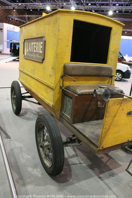 Camion laitier renault 1901 (salon automobile de Lyon 2009)