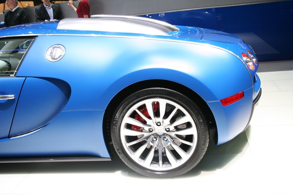 Bugatti Veyron Bleu de France 2009 (Salon de Genve)