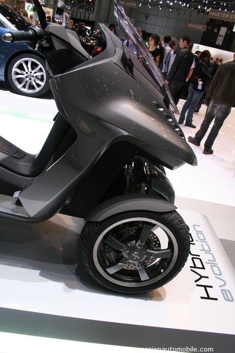 Peugeot scooter hybrid 4 2010 (Salon automobile de Genve 2010)