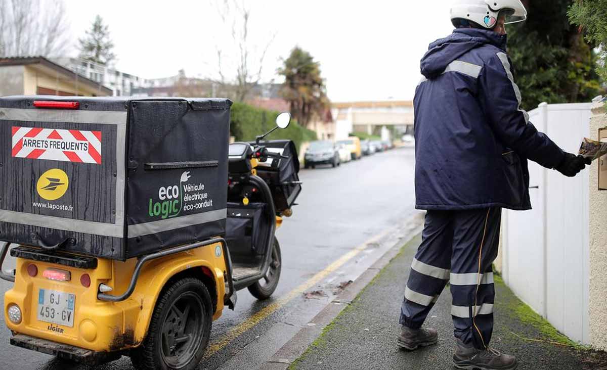 facteur à La Poste