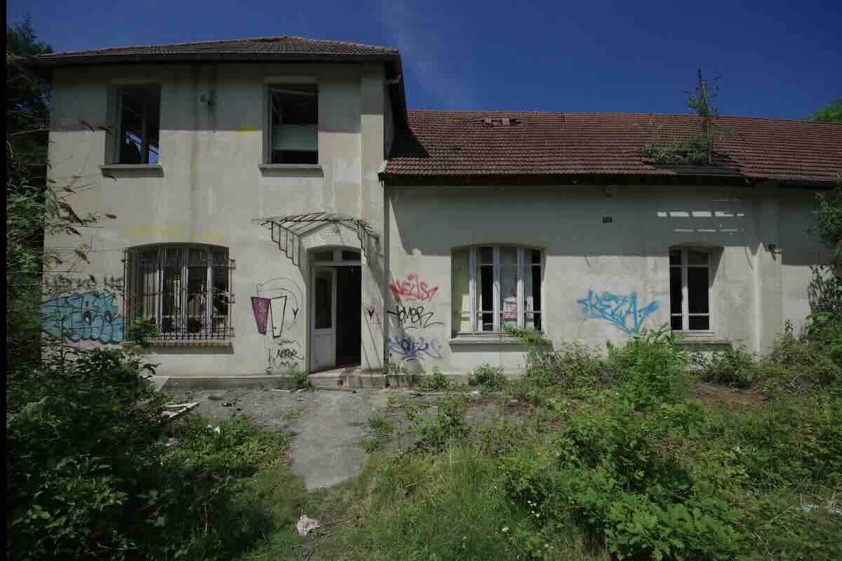 Les squatteurs de sa maison partent en vacances