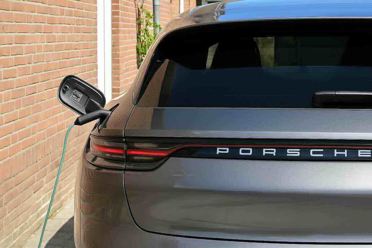 « Mon voisin emprunte toujours mon jardin pour garer sa Porsche, je lui ai donné une leçon qu’il n’oubliera pas »